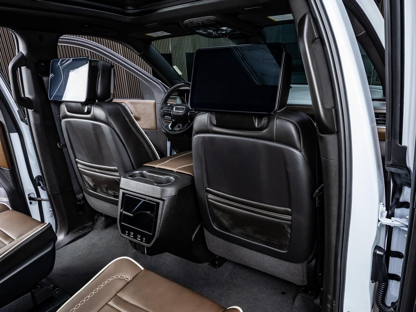 Used 2026 GMC Yukon Denali Ultimate w/ LPO, Floor Liner Package AWD/4WD image 33
