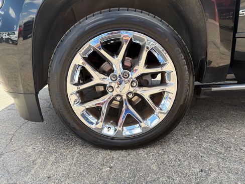 Used 2019 Chevrolet Suburban Premier AWD/4WD image 29