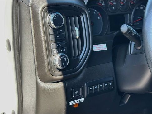 Used 2021 GMC Sierra 3500 4x4 Regular Cab w/ Convenience Package image 9
