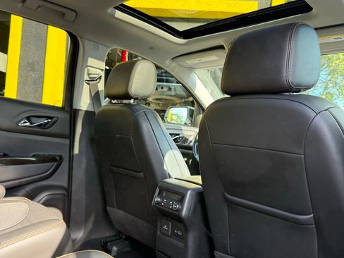 Used 2022 GMC Acadia AT4 w/ Technology Package image 25