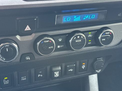 Used 2021 Toyota Tacoma TRD Off-Road w/ Technology Package image 18