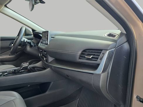 Used 2024 Nissan Rogue SV AWD/4WD image 12