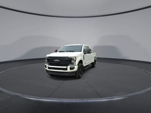 Used 2022 Ford F250 Lariat w/ Black Appearance Package image 3