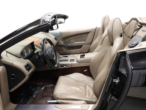 Used 2015 Aston Martin DB9 Volante Carbon Edition Convert image 13