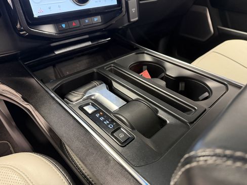 Used 2022 Ford F150 Lightning Platinum image 18