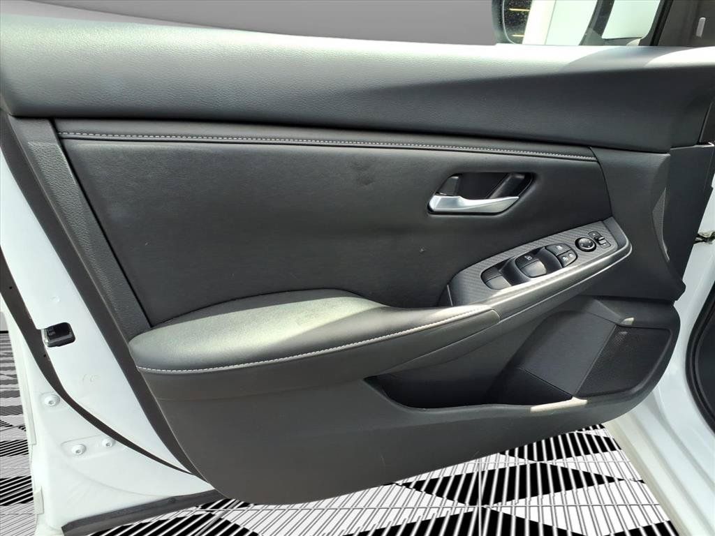 Used 2025 Nissan Sentra SV FWD image 15