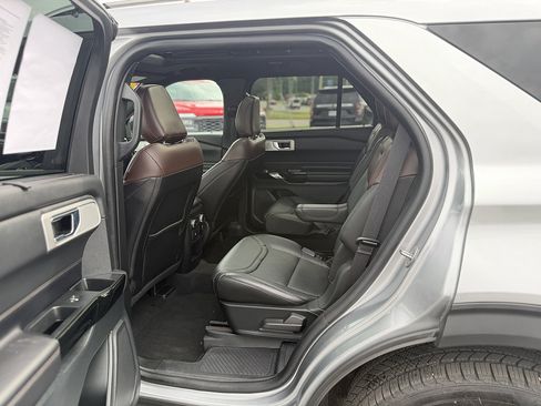 Certified 2021 Ford Explorer Platinum w/ Equipment Group 601A AWD/4WD image 10