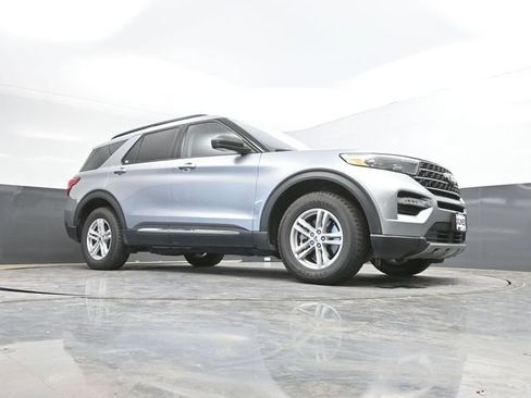 Used 2024 Ford Explorer XLT w/ Equipment Group 202A AWD/4WD image 45