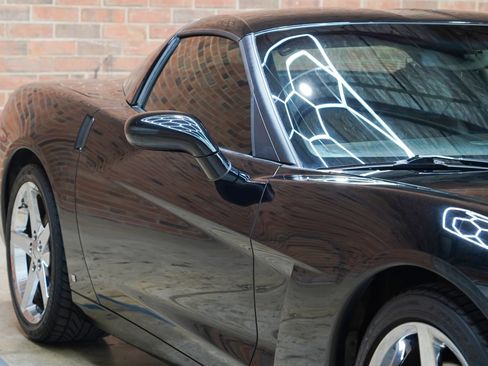 Used 2007 Chevrolet Corvette Coupe w/ Preferred Equipment Group RWD image 21