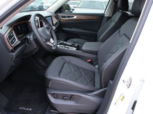 Certified 2026 Volkswagen Atlas SE FWD image 11