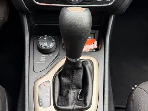 Used 2016 Jeep Cherokee 75th Anniversary AWD/4WD image 25