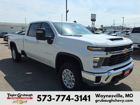 Used 2024 Chevrolet Silverado 3500 LT AWD/4WD image 2