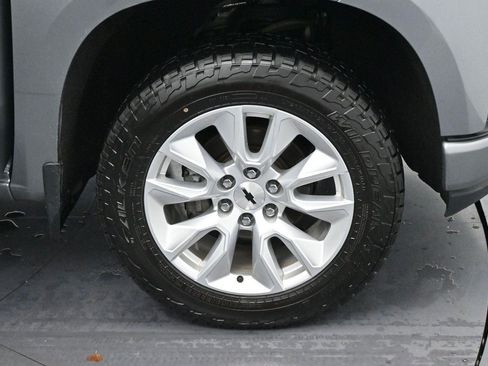 Used 2021 Chevrolet Silverado 1500 Custom AWD/4WD image 32