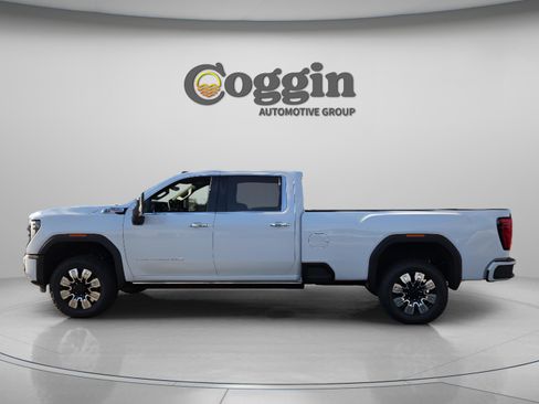 New 2026 GMC Sierra 3500 Denali w/ Denali Reserve Package image 4