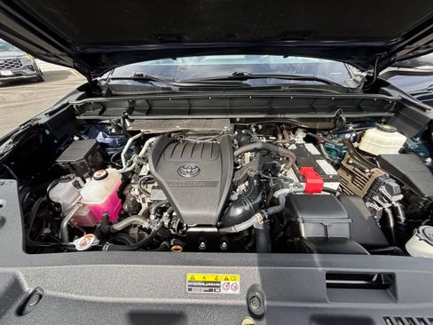 Used 2024 Toyota Highlander XSE FWD image 31