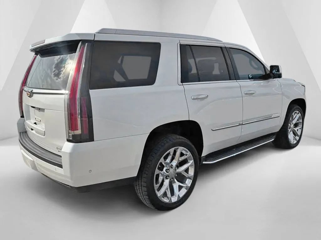 Used 2018 Cadillac Escalade Luxury AWD/4WD image 7