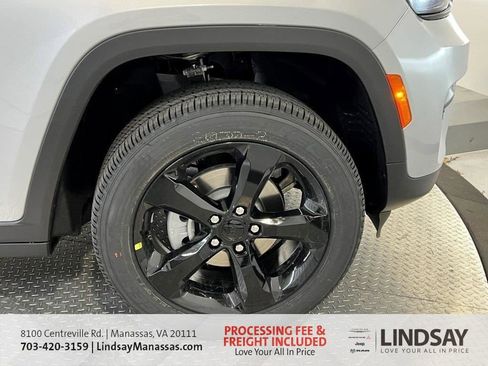 New 2025 Jeep Grand Cherokee Altitude AWD/4WD image 11