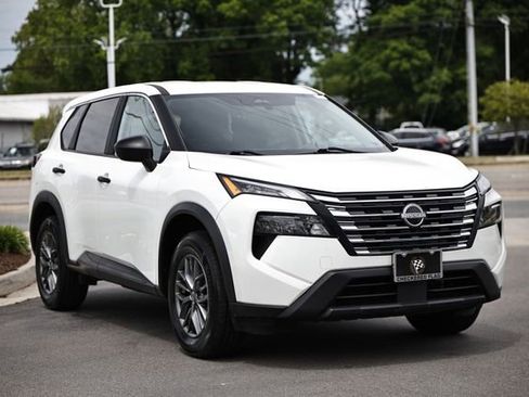 Used 2024 Nissan Rogue S FWD image 13