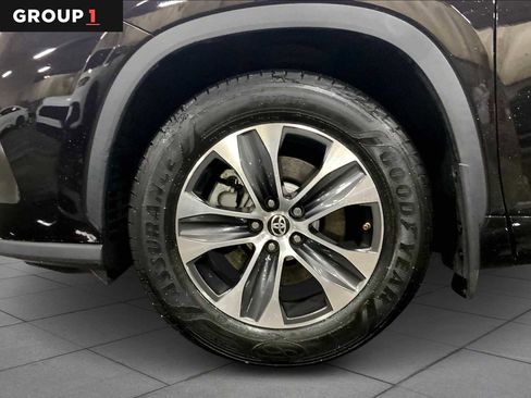 Certified 2021 Toyota Highlander XLE image 11