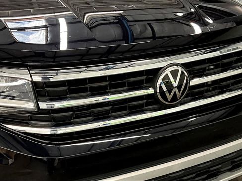 Used 2023 Volkswagen Atlas Cross Sport SE image 32