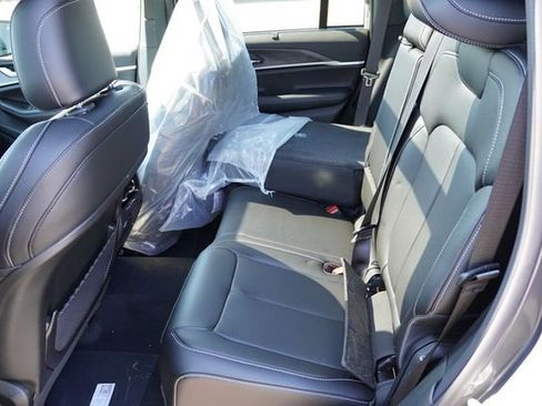 New 2025 Jeep Grand Cherokee Limited w/ Luxury Tech Group II image 11