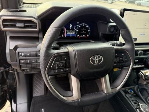 Used 2025 Toyota 4Runner 4WD image 13
