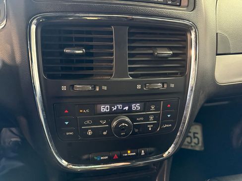 Used 2018 Dodge Grand Caravan GT FWD image 29