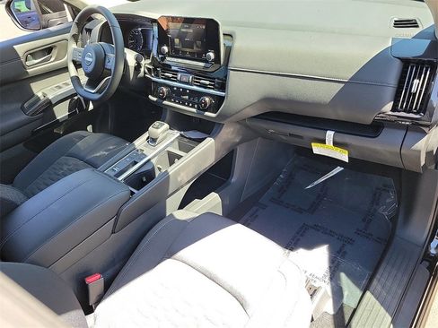 New 2025 Nissan Pathfinder SV image 11