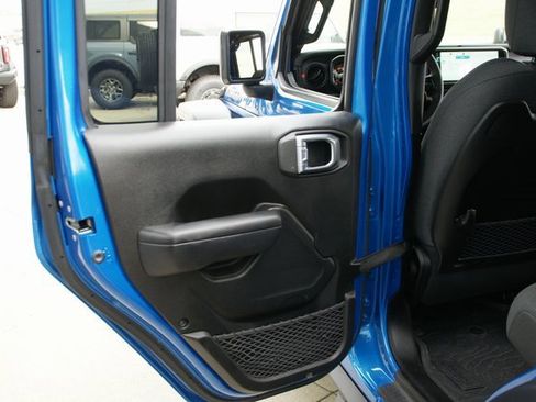 Used 2024 Jeep Wrangler Unlimited Rubicon w/ Safety Group image 25