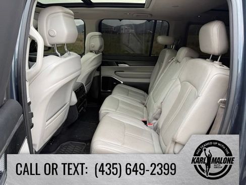 Used 2023 Jeep Wagoneer L Series III w/ Premium Group I AWD/4WD image 25