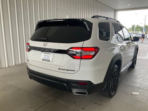Certified 2025 Honda Pilot Black Edition image 24