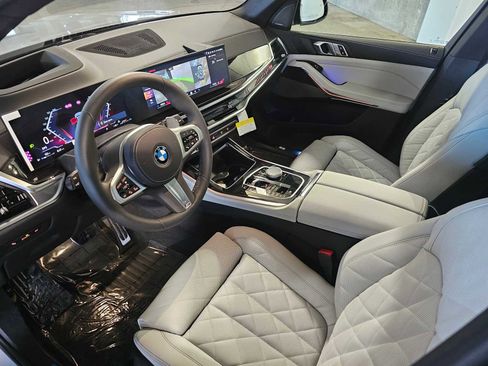New 2026 BMW X5 xDrive40i w/ M Sport Package AWD/4WD image 2