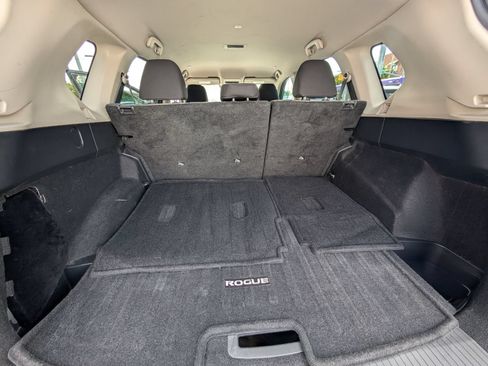 Used 2022 Nissan Rogue S FWD image 19