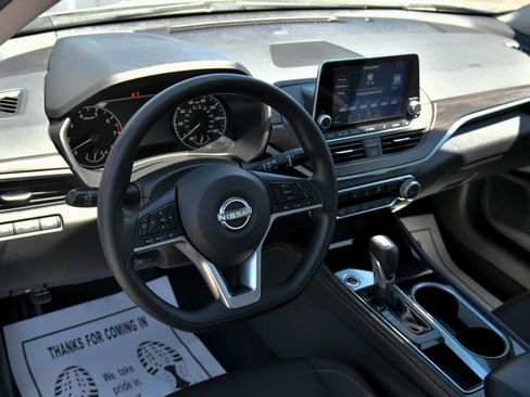 Used 2023 Nissan Altima 2.5 SV FWD image 14