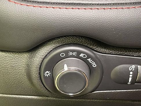 Used 2025 Dodge Durango GT AWD/4WD image 37