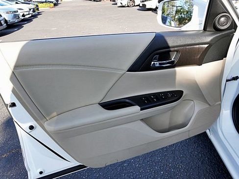 Used 2015 Honda Accord EX image 22