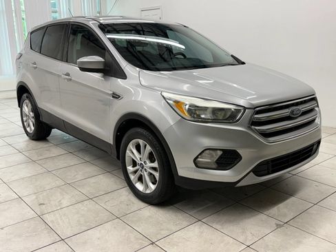 Used 2017 Ford Escape SE FWD image 1