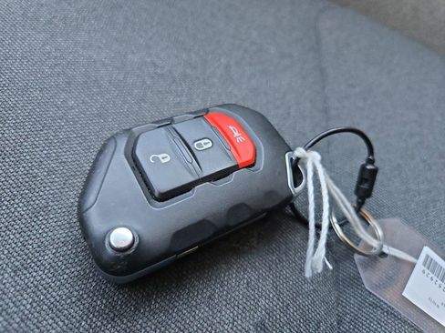 Used 2024 Jeep Wrangler Unlimited Rubicon AWD/4WD image 33