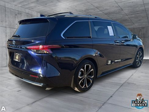 Used 2025 Toyota Sienna Platinum image 7