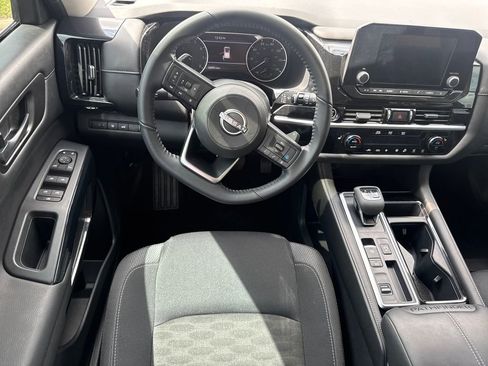 Used 2024 Nissan Pathfinder SV w/ SV Premium Package image 13