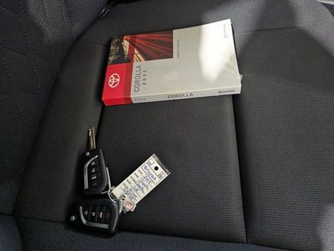 Used 2025 Toyota Corolla LE image 9