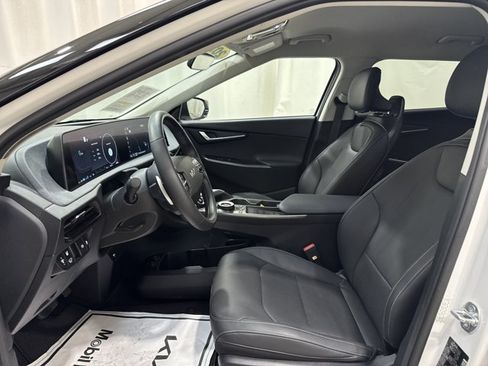 Certified 2024 Kia EV6 Wind w/ Wind Technology Package AWD/4WD image 12