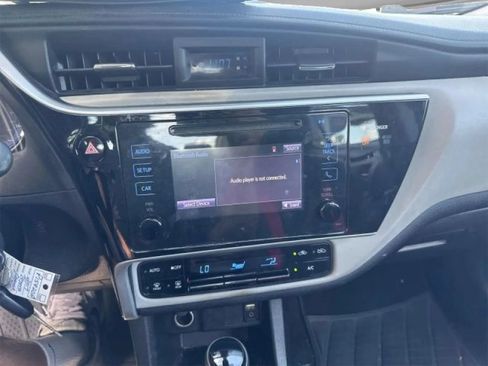 Used 2017 Toyota Corolla LE FWD image 5