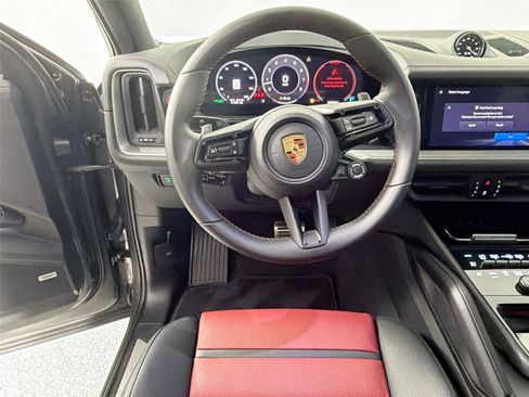 Certified 2026 Porsche Cayenne S AWD/4WD image 18