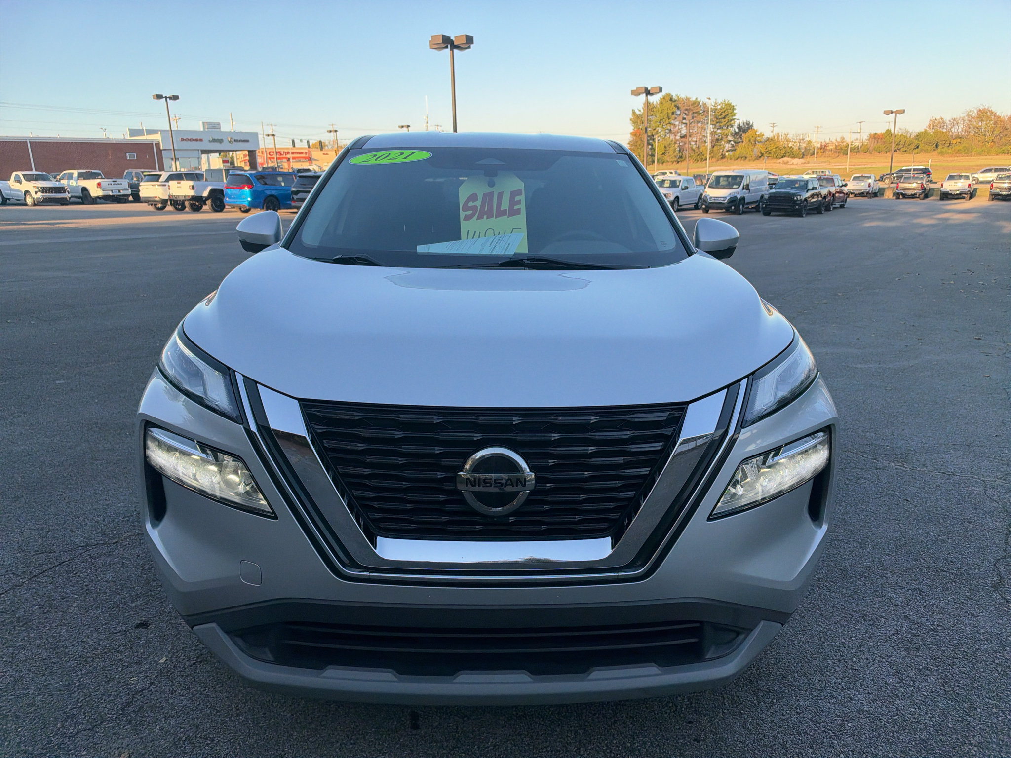 Used 2021 Nissan Rogue SV AWD/4WD image 2