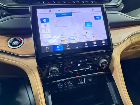 Used 2025 Jeep Grand Cherokee L Summit image 17