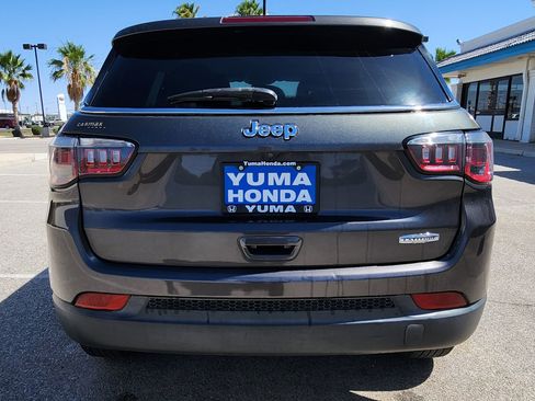 Used 2018 Jeep Compass Latitude FWD image 6