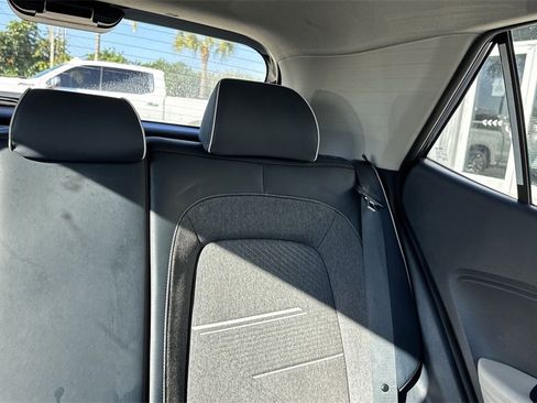 Used 2022 Hyundai Venue Limited image 20