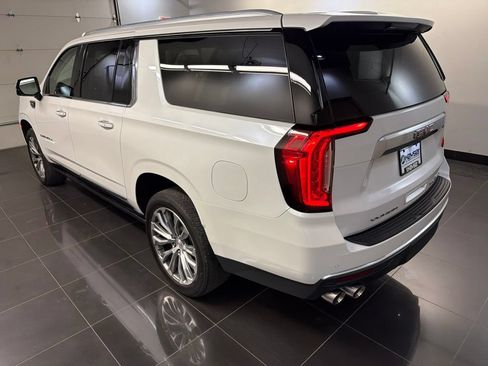 Used 2022 GMC Yukon XL Denali w/ Denali Premium Package AWD/4WD image 4