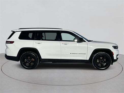 Used 2021 Jeep Grand Cherokee L Laredo image 4